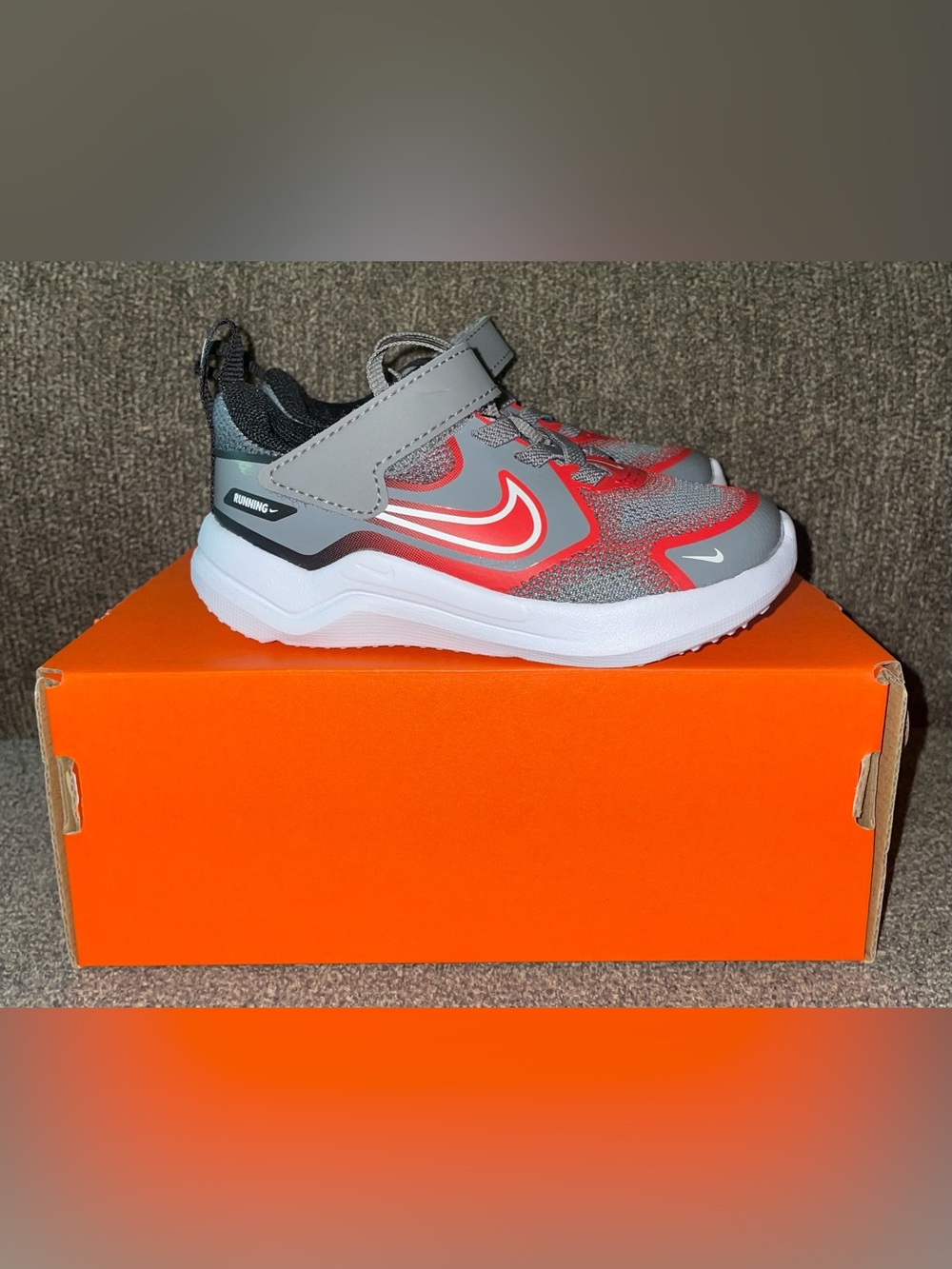 Boys Size 6c NIKE COSMIC RUNNER (TD) Shoes